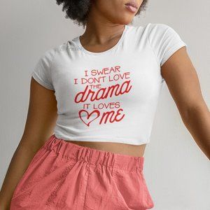 🆕I Swear I Don't Love The Drama It Loves Me Shirt White Fitted Crop Top Tee